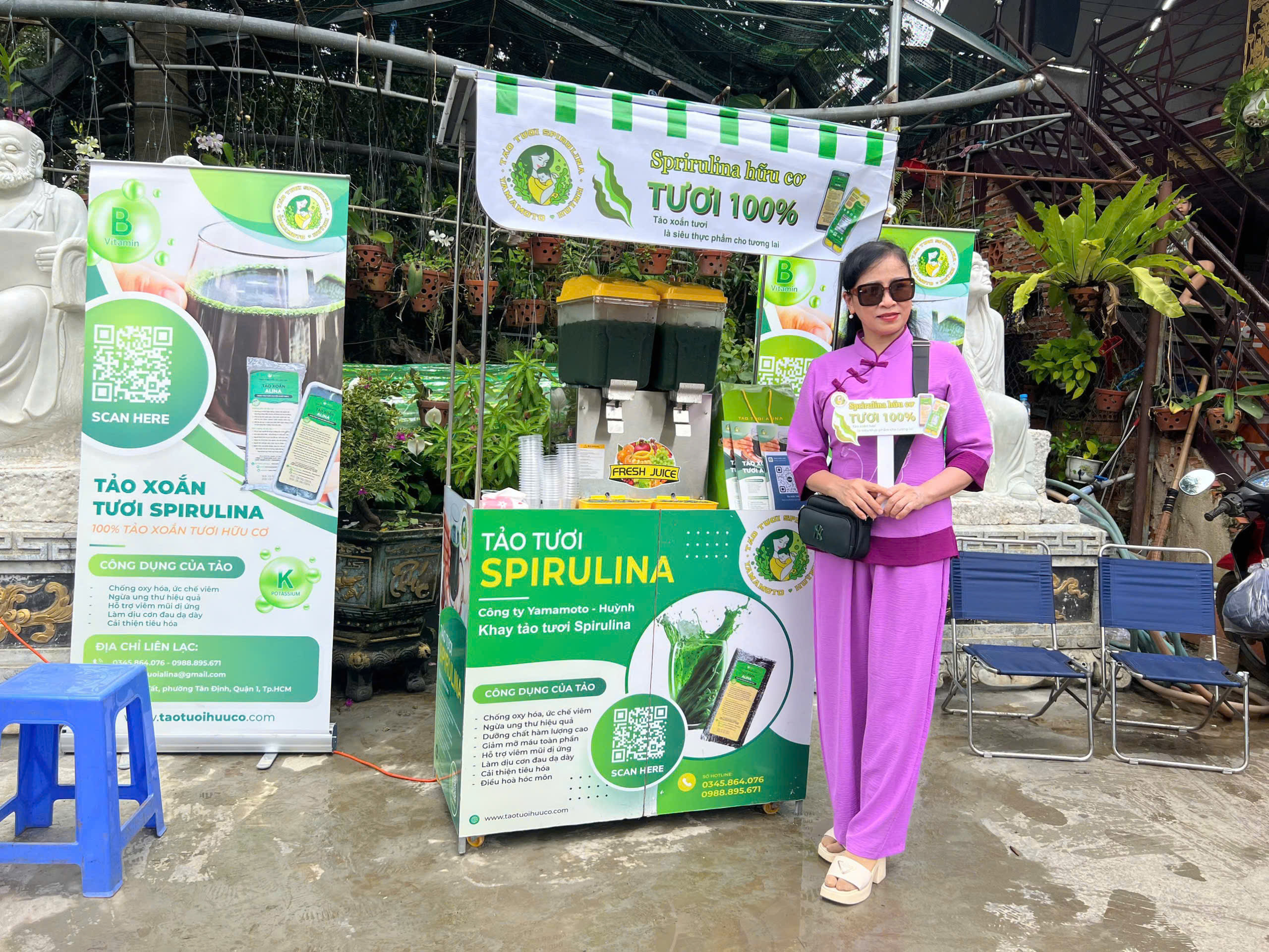 Gian hàng tiếp nước tảo xoắn tươi Spirulina pha sẵn miễn phí” .